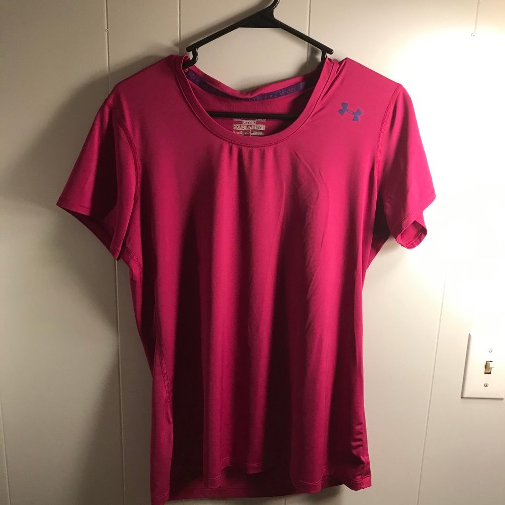 Under armor short sleeve shirt size large.